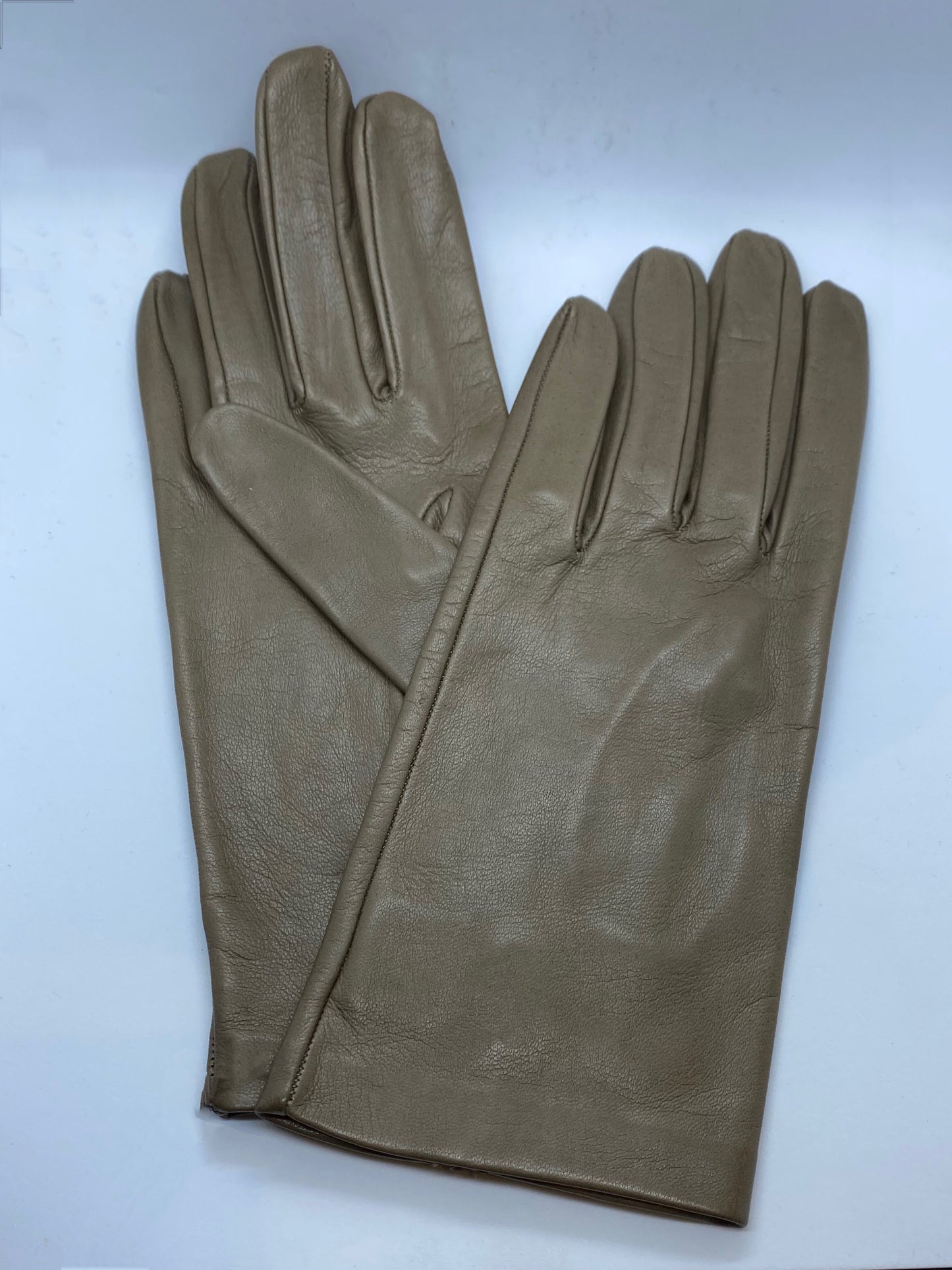 Unlined leather gloves