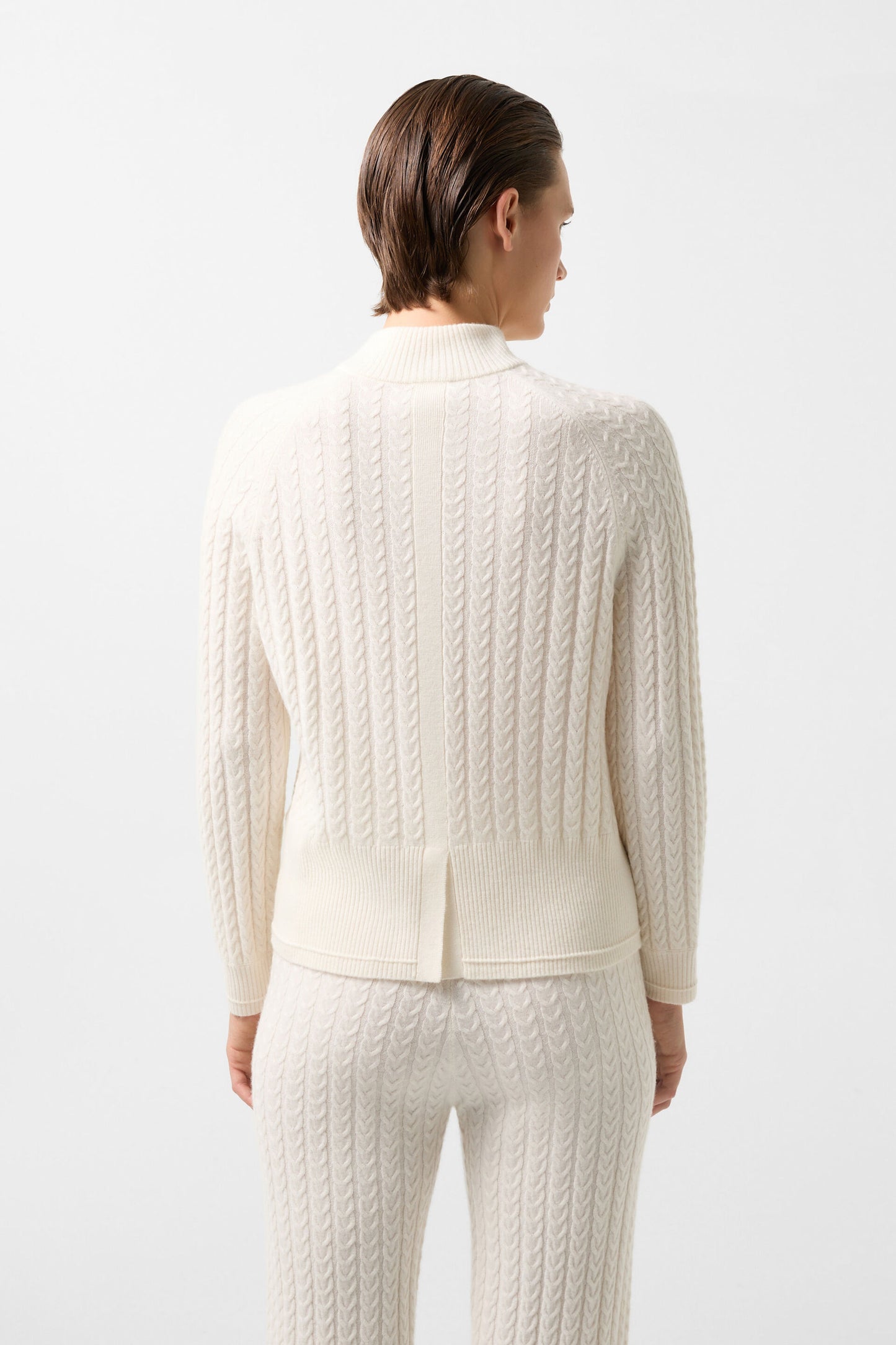 Cable Knit Sweater w. Zip Shoulder Detail