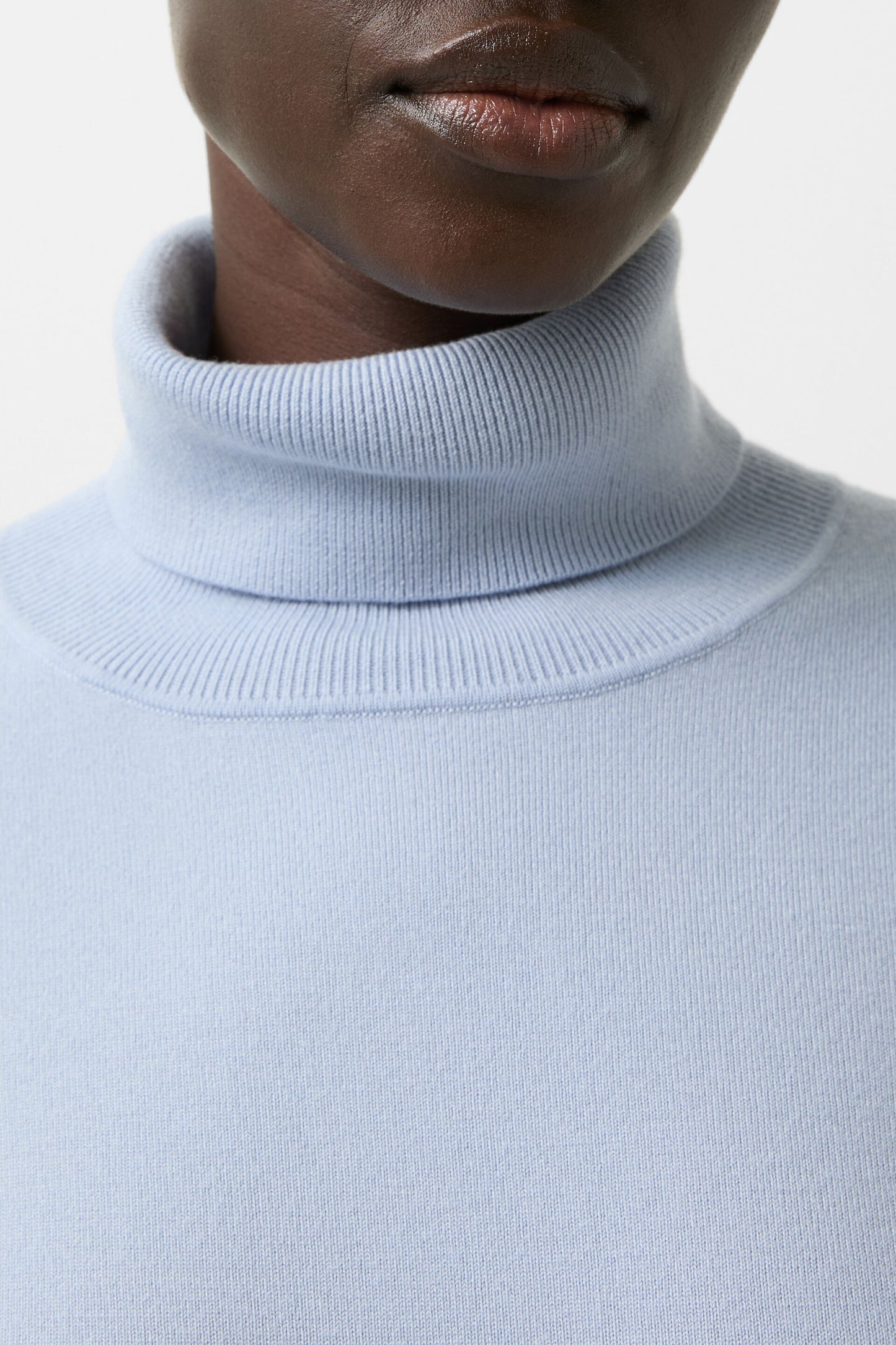 Ribbed T-Neck w. Slit Cuffs