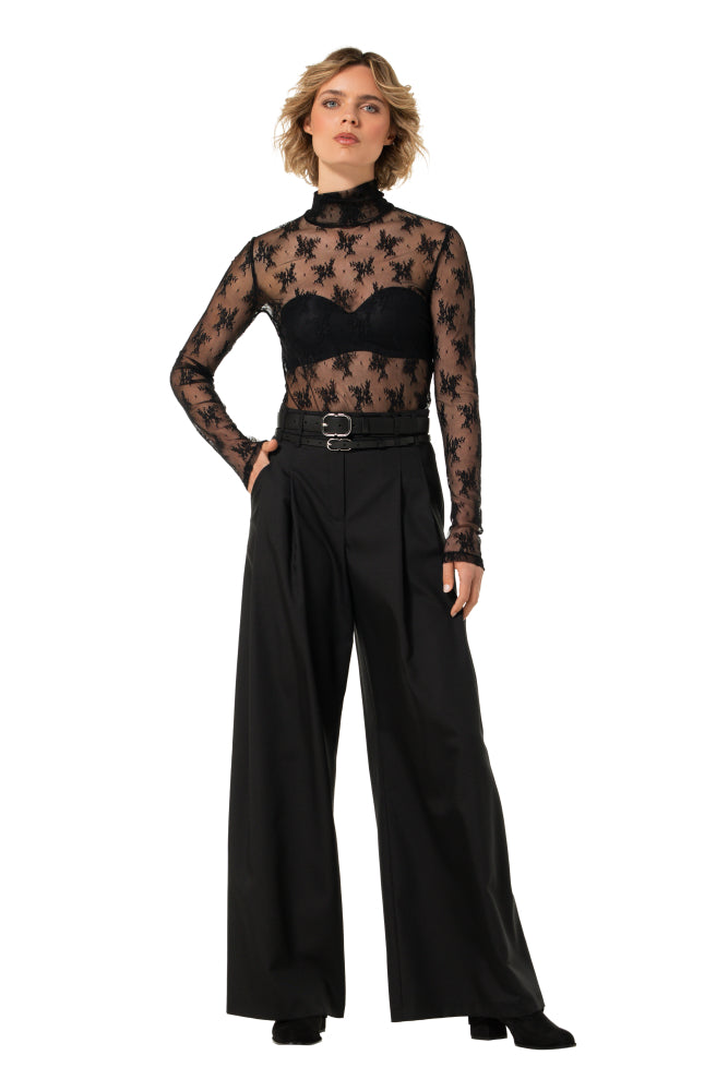 Essential Lace Base Layer
