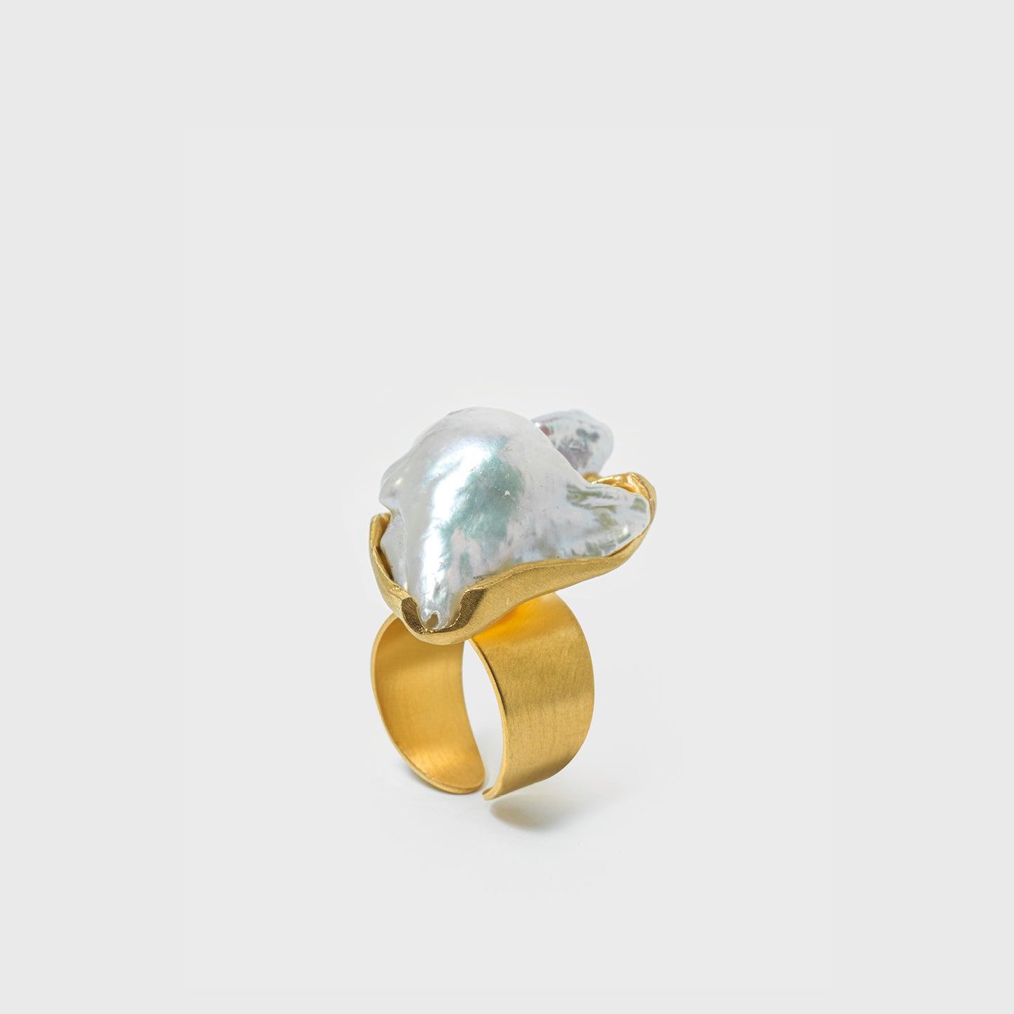 Gold Plated Ring w. Pearl